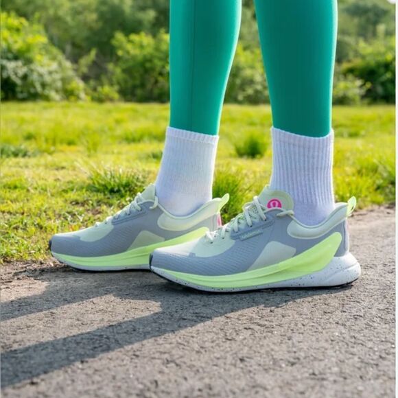 NWOT 8.5 Lululemon Blissfeel Trail Womens Running Shoe Dewy/SILD/FZap - Picture 1 of 11